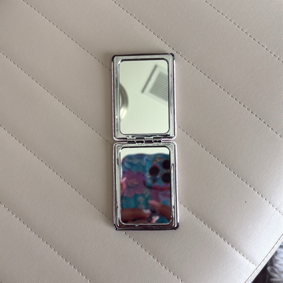 Compact mirror - Picture 2 of 2